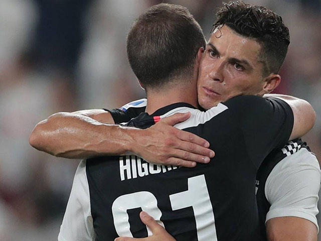 Juventus đại thắng Cúp C1, Ronaldo và Higuain hóa thù thành… “bạn thân”