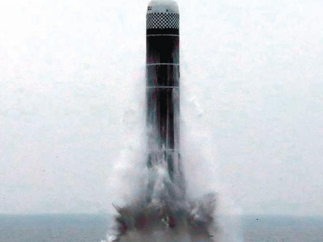 Tên lửa phóng từ tàu ngầm của Triều Tiên giống với vũ khí của 3 cường quốc?