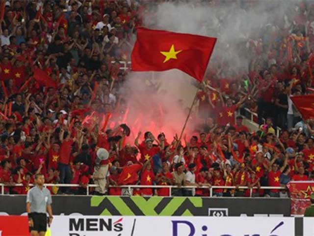 Việt Nam đấu Malaysia săn vé World Cup: Hiểm họa pháo sáng, đối phó ra sao?