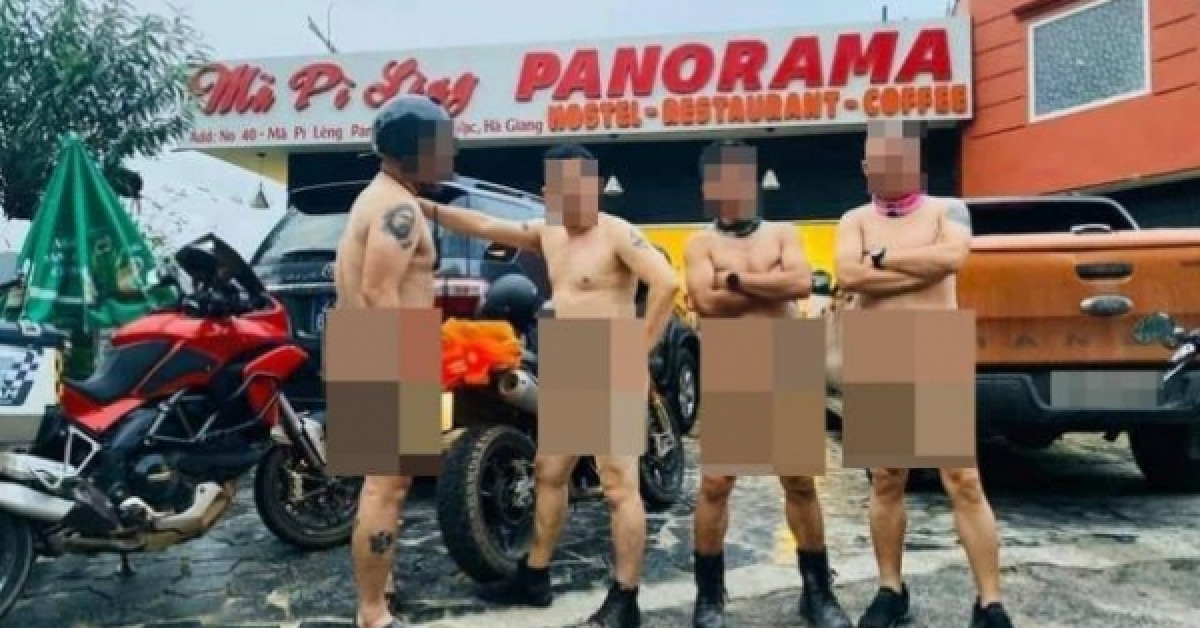 ”Dậy sóng” vì 4 người đàn ông khỏa thân tạo dáng tại Mã Pì Lèng Panorama