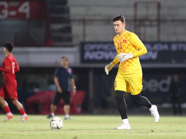 Văn Lâm xuất sắc sánh vai thủ môn Ngoại hạng Anh ở vòng loại World Cup 2022