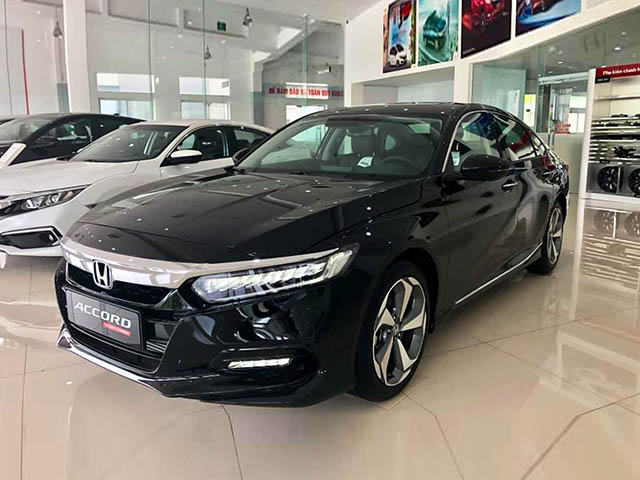 Cận cảnh Honda Accord hoàn toàn mới tại đại lý, giá bán cao hơn Toyota Camry