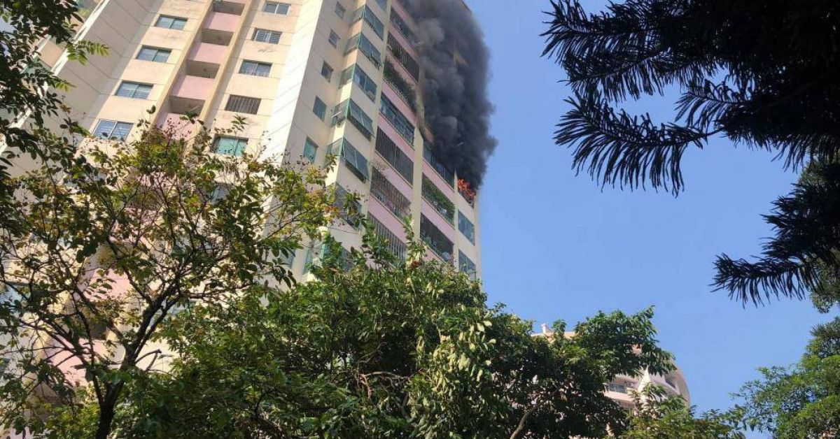 Clip: Cháy lớn tại chung cư trên đường Trần Đăng Ninh, Hà Nội