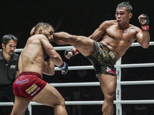 Knock-out hay nhất năm MMA châu Á: Nằm bất động vì cú đá ”mở tủ lạnh”