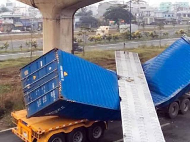 Vụ container kéo sập dầm cầu ở Sài Gòn: Nghi ngờ tĩnh không không đảm bảo an toàn