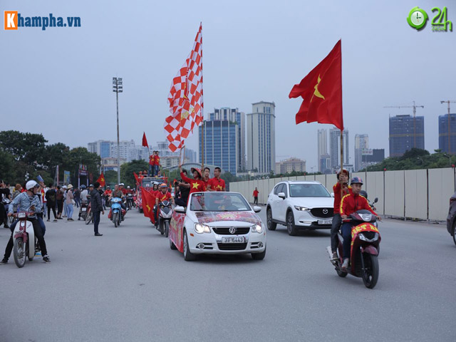 Trực tiếp không khí ĐT Việt Nam đấu UAE: Khán giả sớm ”hâm nóng” Mỹ Đình