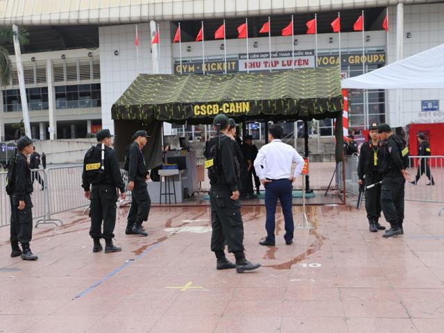 Tuyển Việt Nam đấu UAE: Nhiều lớp an ninh ngăn pháo sáng vào sân Mỹ Đình