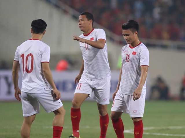 Trực tiếp bóng đá ĐT Việt Nam - UAE: Tiến Linh đá cắm, Quang Hải & Văn Toàn yểm trợ