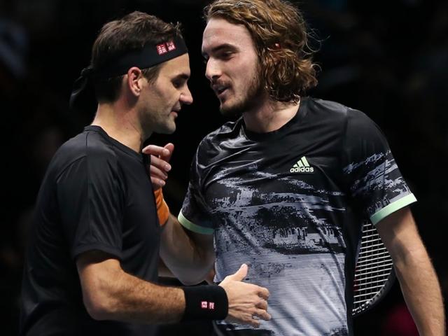 Video tennis Federer - Tsitsipas: 11 lần cứu thua, xuất sắc vào chung kết (Bán kết ATP Finals)