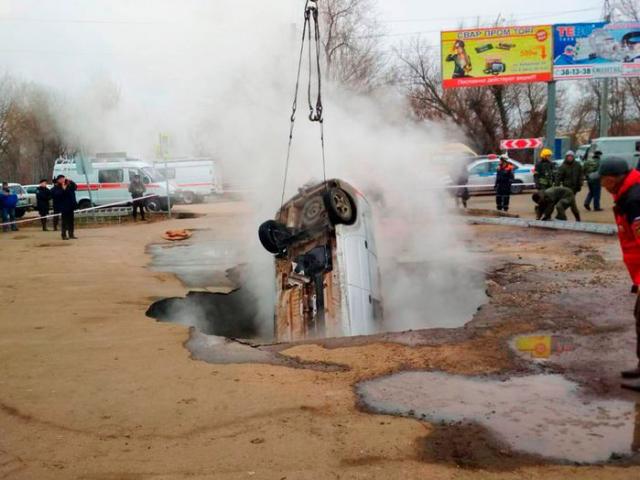 Nga: Lái xe rơi xuống hố tử thần, chết thảm vì... nước nóng