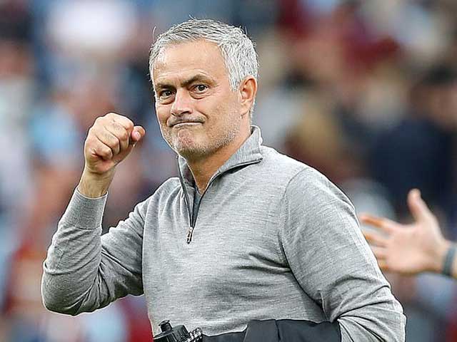 Mourinho khiến CĐV Tottenham mừng lớn, bị fan MU và Chelsea lật mặt nạ giả dối