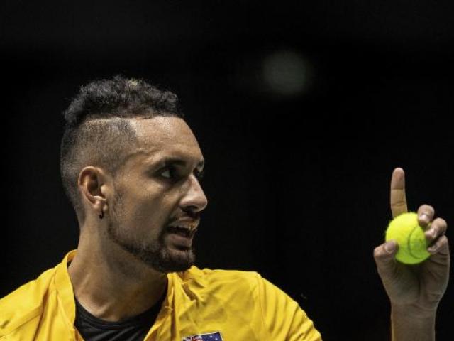 ”Gã điên” Kyrgios lại tuyên bố sốc về tennis: Ăn cây táo rào cây sung