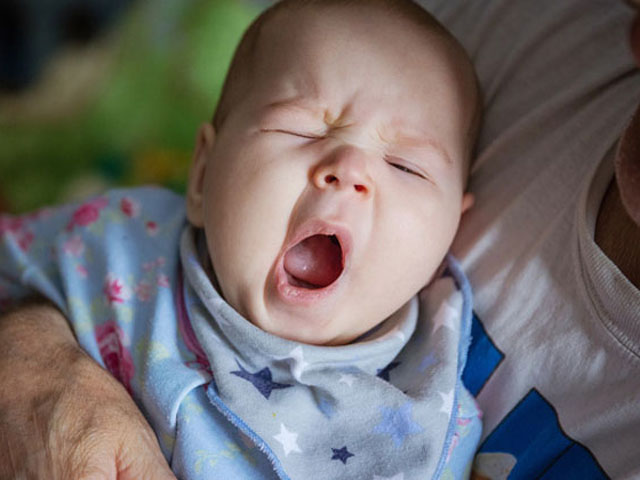 8 thói quen của cha mẹ ảnh hưởng cực xấu tới giấc ngủ của con