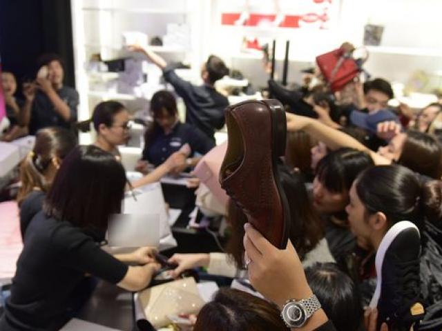 ”Méo mặt” vì bỏ phí 9 triệu để mua giày hiệu và ”thảm họa” ngày Black Friday