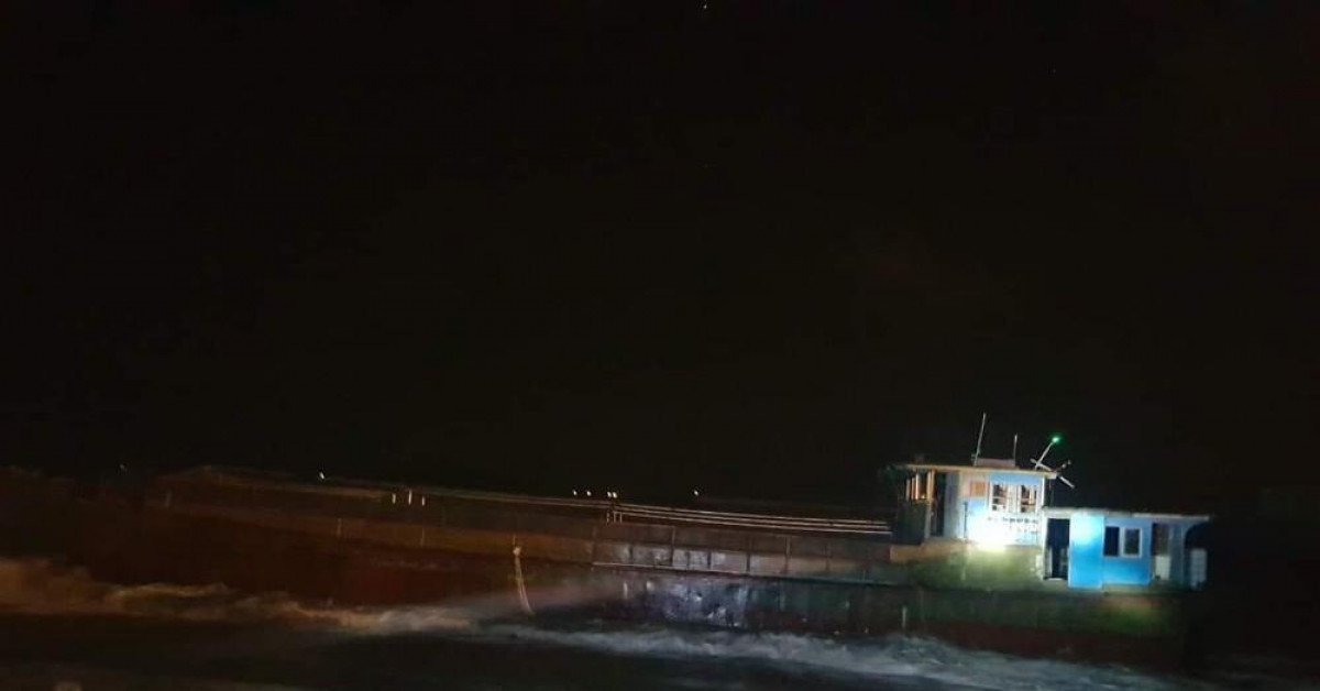 Tàu không người lái nghi của Trung Quốc trôi dạt vào bờ biển Hà Tĩnh