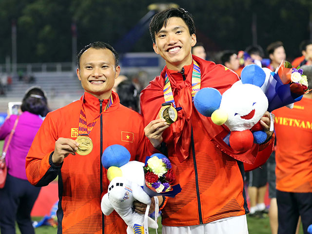 U22 Việt Nam vô địch SEA Games 30: Bầu Hiển tiết lộ phát hiện Văn Hậu như thế nào?