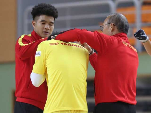 HLV Park Hang Seo bất ngờ khen 6-7 cầu thủ Việt Nam có tố chất như Son Heung Min