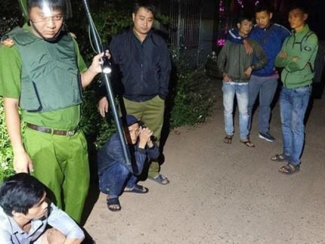 Bao vây nhóm cướp manh động cố thủ trong nhà ở Nhơn Trạch