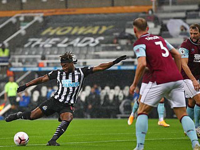 Video highlight trận Newcastle – Burnley: Siêu phẩm “nhảy múa”, trả giá sai lầm