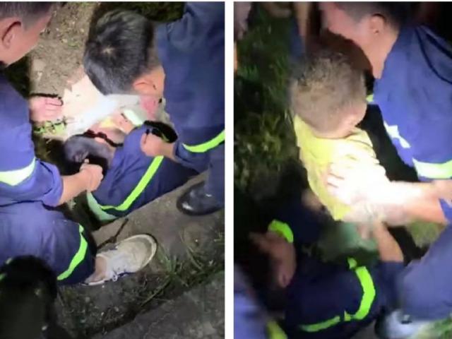 Clip: Nghẹt thở giải cứu bé trai hơn 1 tuổi ngã xuống cống thoát nước