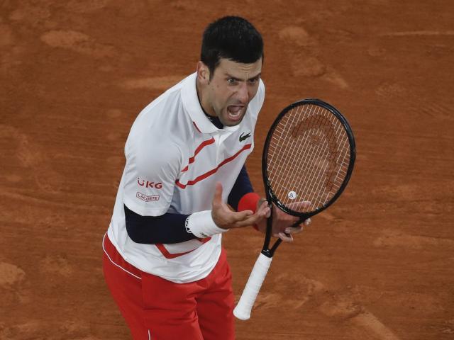 Djokovic nén đau đạt cột mốc lịch sử, hẹn Nadal chung kết Roland Garros