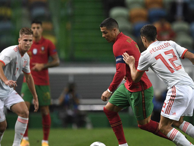 Video highlight trận Bồ Đào Nha - Tây Ban Nha: Ronaldo cực sung, xà ngang oan nghiệt
