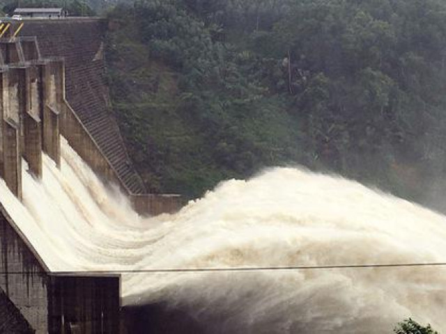 Mưa lớn, 3 thủy điện đang xả hơn 1.890 m3 nước/giây, Quảng Nam yêu cầu sơ tán dân