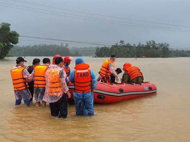 Tìm thấy thi thể sản phụ bị lũ cuốn trôi trên đường đi đẻ ở Thừa Thiên Huế