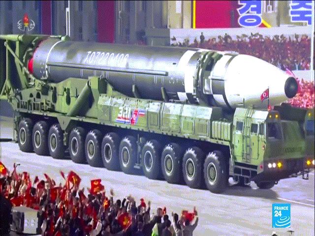 Chuyên gia phán gì về tên lửa ”quái vật” mới của Triều Tiên?