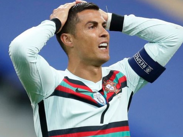 NÓNG: Ronaldo dương tính với Covid-19, nhiều SAO tái mặt