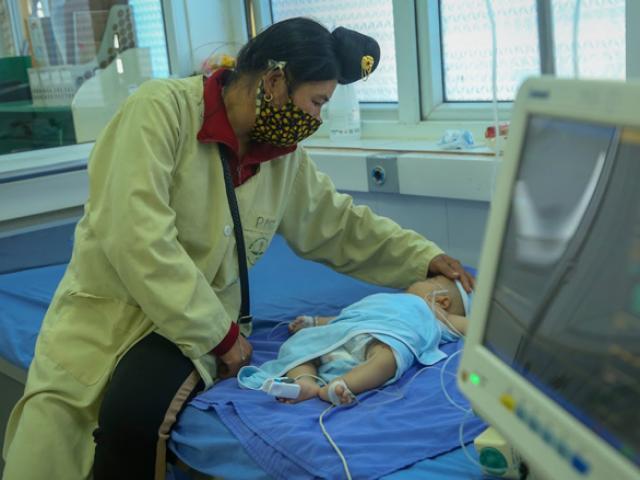 Tin tức 24h qua: 5 trẻ nhỏ ở Sơn La nhập viện sau khi tiêm vắc xin 5 trong 1