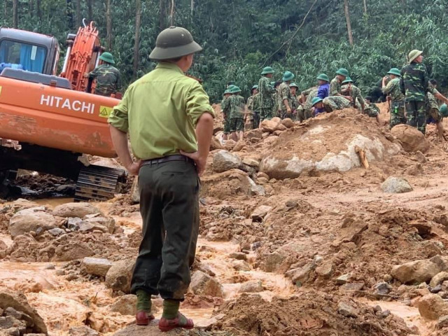 Tin từ hiện trường trạm 67, vụ sạt lở Thủy điện Rào Trăng 3: Đất vùi 5m, tìm kiếm vô cùng khó khăn