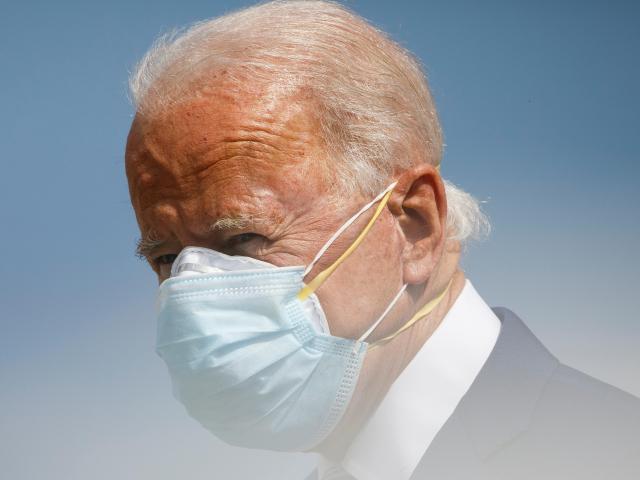 Thành viên đi máy bay với ông Biden mắc Covid-19, ứng viên Tổng thống Mỹ có ”gặp nguy”? 