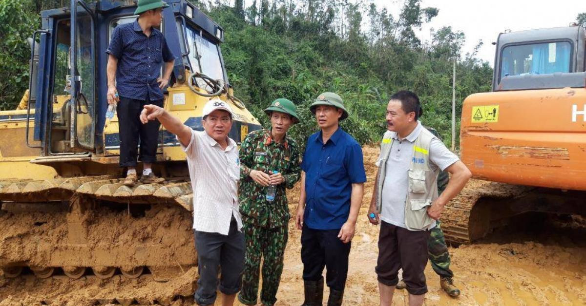 Ăn tranh thủ, ngủ bên đường cật lực mở đường vào thuỷ điện Rào Trăng 3