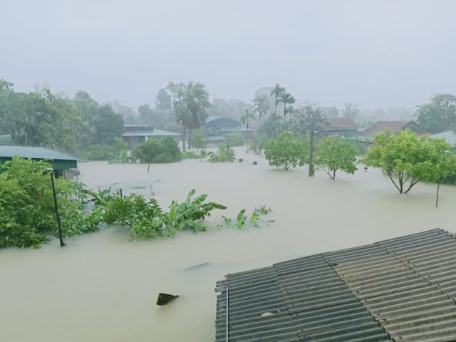 Ảnh, clip: Hà Tĩnh đang ngập sâu thế nào?