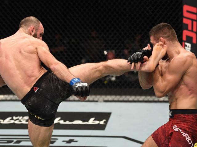 Chuyện lạ UFC: Được xử thắng cao thủ bất bại nhưng võ sĩ xin thua