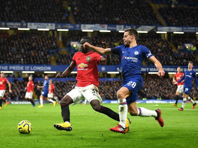 MU đón tin dữ trước đại chiến Chelsea, Solskjaer lại dùng ”kẻ đóng thế”?