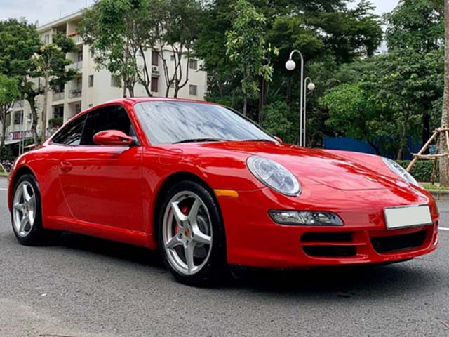 Ngắm xe thể thao Porsche 911 hơn 10 năm tuổi, vẻ đẹp xuyên thời gian