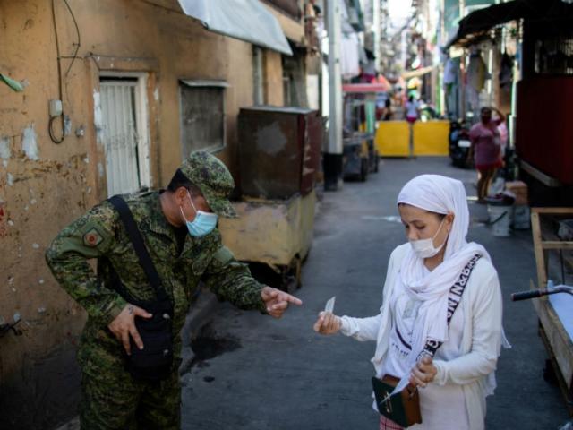 Philippines trục xuất một lúc gần 3.000 người TQ về nước