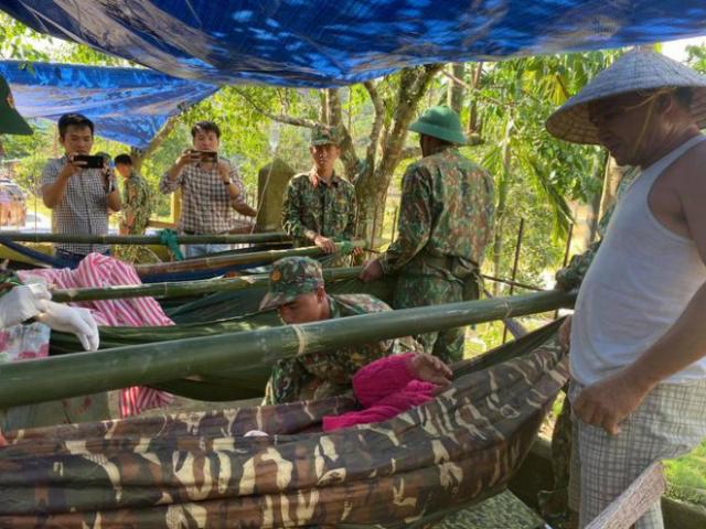 [Video]: Những khoảnh khắc đầu tiên của 33 người sống sót trong vụ sạt lở núi ở Trà Leng