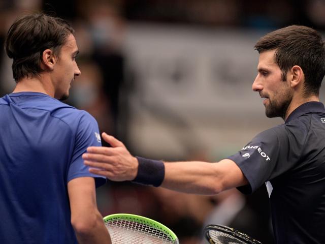 Djokovic thua sốc Lorenzo Sonego: Số 1 thế giới khen đối thủ như thế nào?