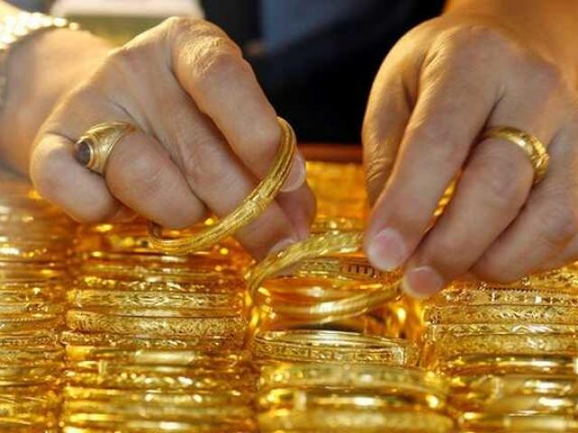 Giá vàng hôm nay 31/10: Vàng trong nước vụt tăng, cao hơn thế giới gần 4 triệu đồng