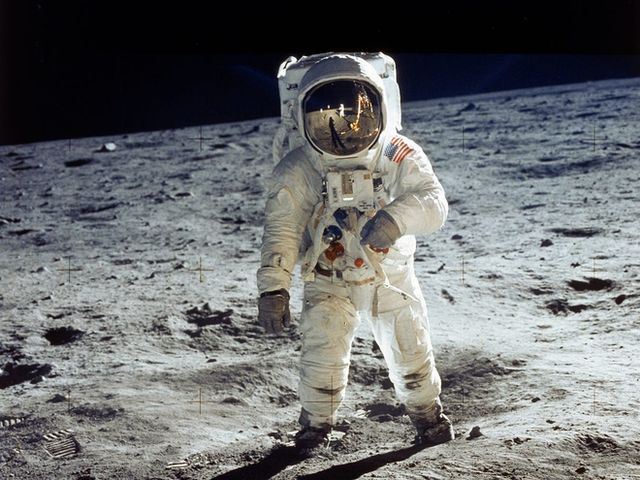 Lần đầu tiên trong lịch sử, nước Mỹ sẽ đưa người phụ nữ đầu tiên lên Mặt Trăng