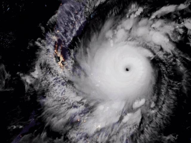 Video diễn biến mới siêu bão Goni đang hướng về Biển Đông