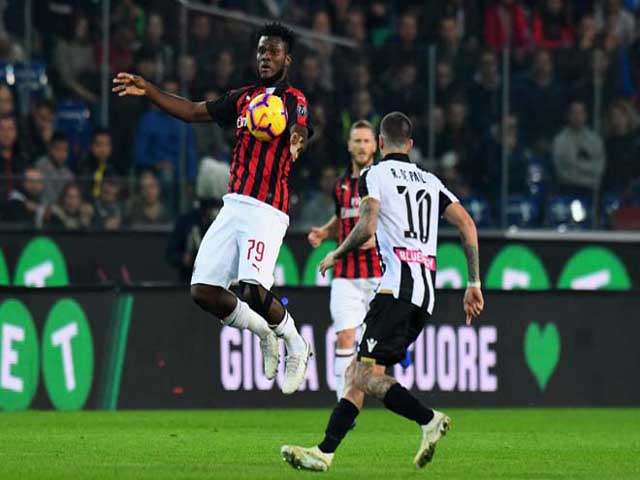 Video highlight trận Udinese - AC Milan: Ibrahimovic xuất thần, ngôi đầu chắc chắn