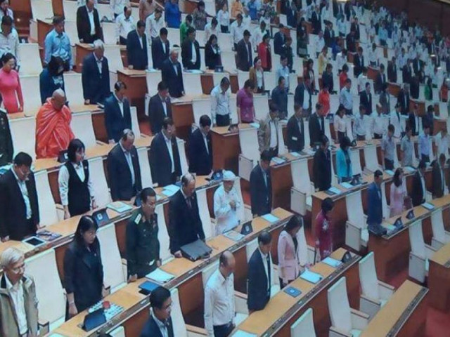 Quốc hội mặc niệm đồng bào tử nạn, chiến sĩ hy sinh do bão lũ miền Trung