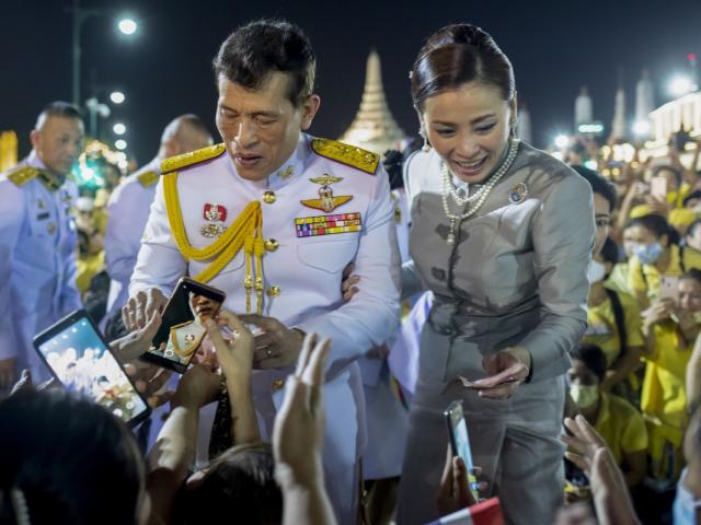 Động thái chưa từng có của nhà vua Thái Lan trong buổi lễ quan trọng
