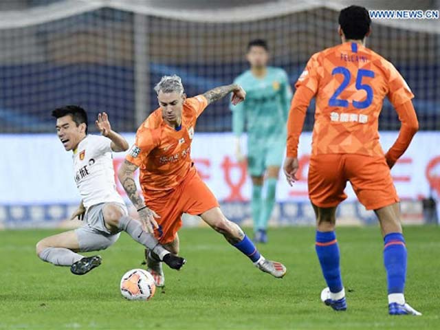 Choáng váng bóng đá Trung Quốc: 14 thẻ đỏ, 39 bàn thắng trong 10 trận đấu