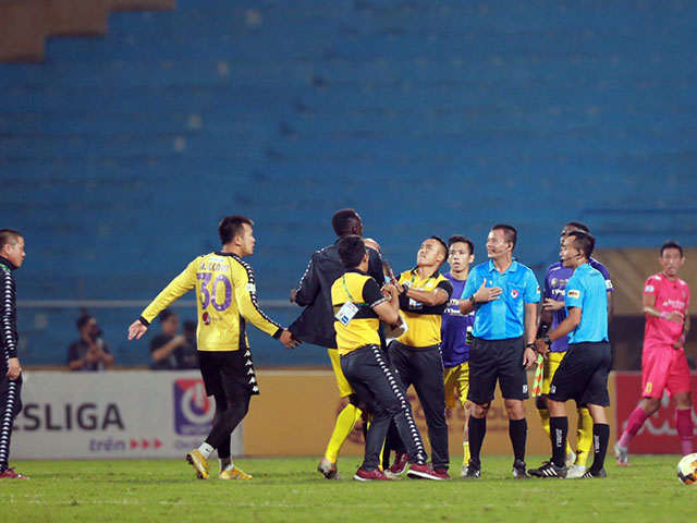 HLV Chu Đình Nghiêm có bị cấm chỉ đạo ngay sau trận đấu của Hà Nội FC?