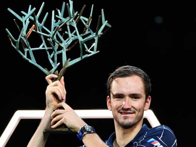 Medvedev vô địch Paris Masters: Vượt đàn anh Federer, sẵn sàng đoạt ATP Finals